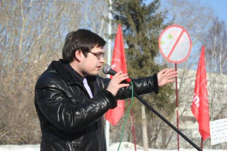 Свердловские коммунисты провели митинг за сохранение парка «Зеленая роща»