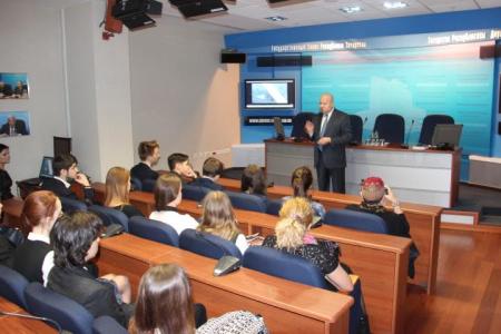 Депутат фракции КПРФ в Госдуме В.Н. Лихачев провёл в Госсовете Татарстана парламентский урок для старших классов Академического лицея  им. Н.И. Лобачевского