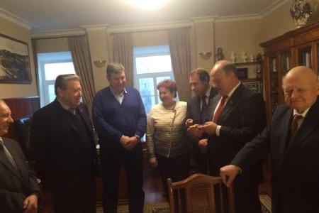 Г.А. Зюганов поздравил председателя Орловского землячества в Москве А.П. Иванова с 85-летием