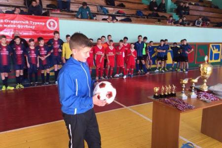 Команда из Донбасса выиграла детский турнир в Крыму, организованный спортклубом КПРФ