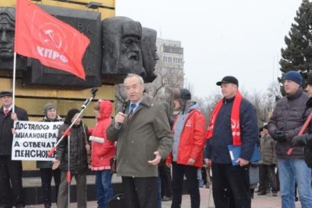 "Верните льготы народу!". Двухтысячный митинг КПРФ в Волгодонске