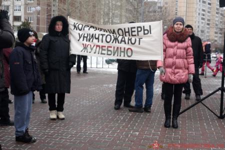 Москва. Жители «дома с трещиной» вышли на митинг в Жулебино