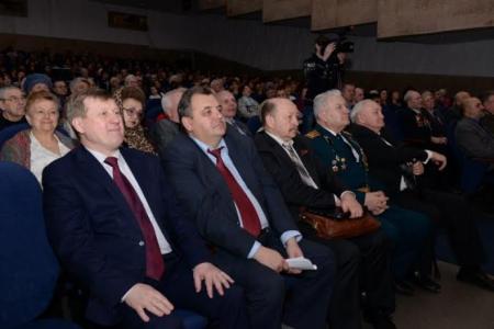 Новосибирск. В ДК «Прогресс» прошел праздник в честь Дня Советской армии и Военно-морского флота, организованный КПРФ