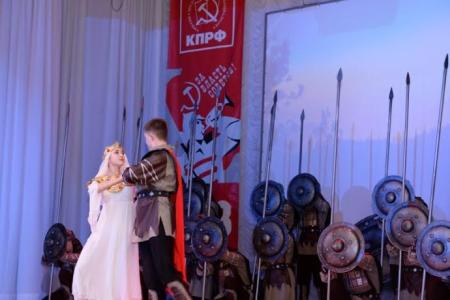 Новосибирск. В ДК «Прогресс» прошел праздник в честь Дня Советской армии и Военно-морского флота, организованный КПРФ