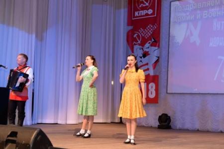 Новосибирск. В ДК «Прогресс» прошел праздник в честь Дня Советской армии и Военно-морского флота, организованный КПРФ