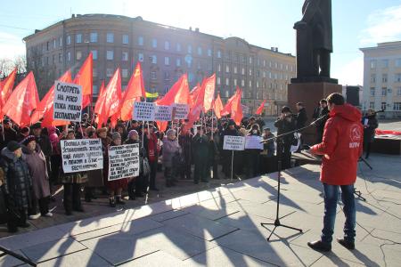 Брянские коммунисты вышли на митинг вместе с представителями «оптимизируемого» троллейбусного депо
