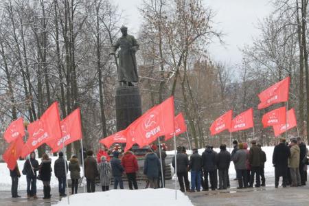 Коммунисты Иванова возложили цветы к памятнику М.В. Фрунзе