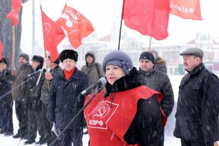 Новосибирские коммунисты провели митинг в защиту прав пенсионеров