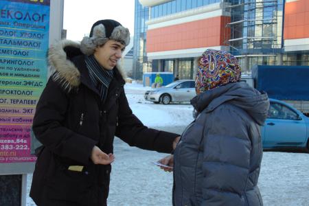 «Люблю жену, голосую за КПРФ!». В день влюбленных барнаульские коммунисты провели одиночные пикеты