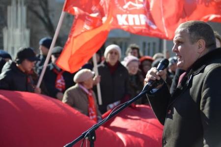 «Армия, будь с народом! Вместе – победим!». Митинг КПРФ в Ростове-на-Дону
