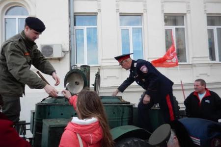 Севастопольские коммунисты торжественно отметили День Советской Армии и Военно-морского флота
