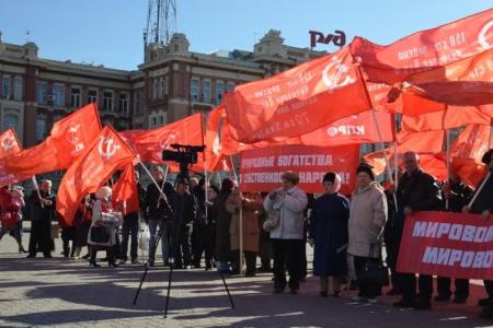 «Армия, будь с народом! Вместе – победим!». Митинг КПРФ в Ростове-на-Дону