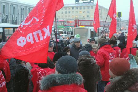Свердловские коммунисты в рамках Всероссийской акции протеста провели митинг и серию пикетов