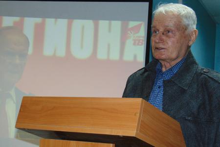 Алтайский край. На заседании политклуба барнаульские коммунисты обсудили формы и методы агитационной работы