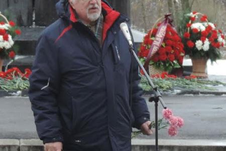 Коммунисты Иванова возложили цветы к памятнику М.В. Фрунзе