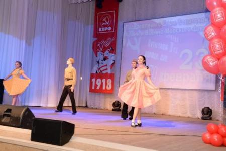 Новосибирск. В ДК «Прогресс» прошел праздник в честь Дня Советской армии и Военно-морского флота, организованный КПРФ
