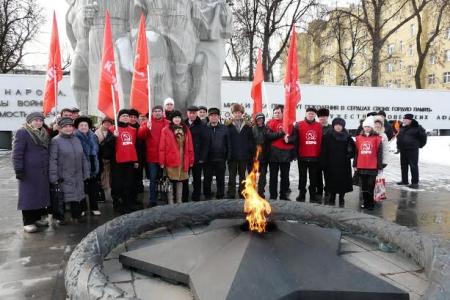 Чествуем защитников Родины, боремся за права трудящихся. Акция рязанских коммунистов