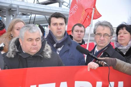 Коммунисты отправили юбилейный 50-й гуманитарный конвой в Новороссию