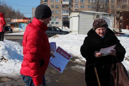 Комсомольцы Удмуртии провели серию одиночных пикетов