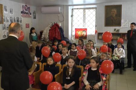 В Уфе в канун 63-й годовщины со дня смерти И.В. Сталина школьников пригласили в сталинский музей