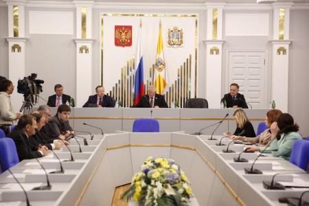 Руководитель фракции КПРФ в Ставропольской краевой Думе Виктор Лозовой: местные власти ставят фермерам палки в колёса!