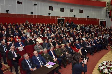 «Правда»: Опора на коллектив и на справедливость