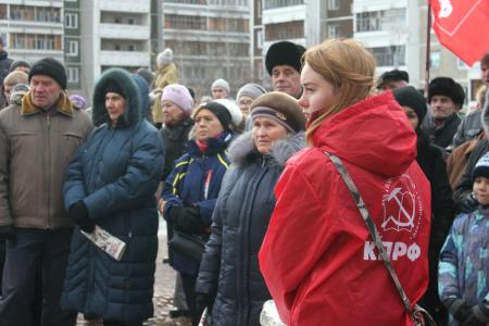 Свердловские коммунисты провели массовый митинг против точечной застройки в городе Екатеринбурге
