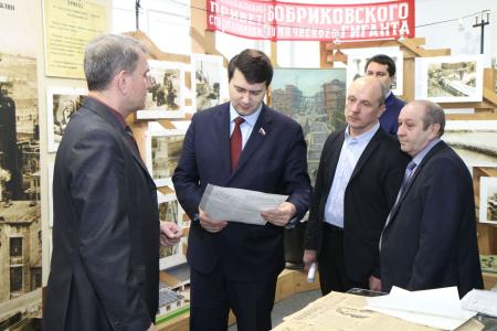 Олег Лебедев встретился с рабочими химического комбината «Азот» в городе Новомосковске Тульской области