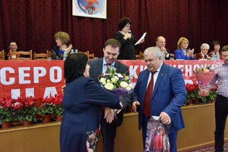 «Мы должны сплотить все патриотические силы и восстать против этого безумия». Г.А. Зюганов обратился к Всероссийскому женскому форуму с просьбой поддержать КПРФ на предстоящих выборах