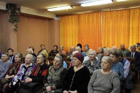 Рязань. Депутаты-коммунисты поздравили женщин с наступающим праздником