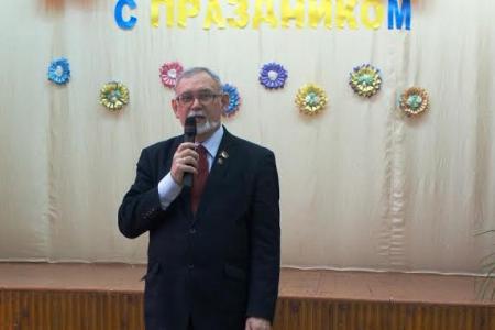 Курган. Депутаты-коммунисты поздравили учителей с Международным женским Днем