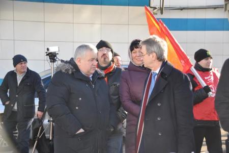 Коммунисты отправили 52-й гуманитарный конвой в Новороссию
