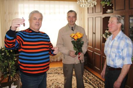 И.И. Никитчук наградил медалью ЦК КПРФ челябинского ветерана Карибского кризиса Г.К. Пастухова