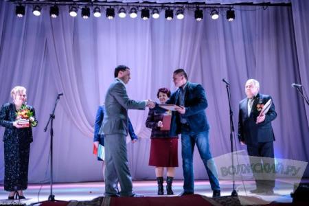  Дворец культуры "Волгоградгидрострой" в городе Волжском был отмечен наградой ЦК КПРФ "70 лет Великой Победы"