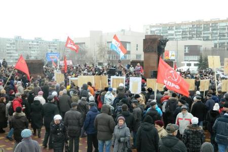 Коммунисты провели митинг против точечной застройки и плохих дорог в Самаре