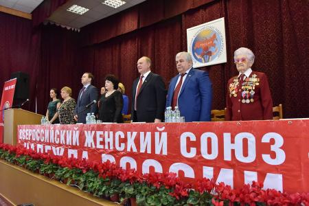 «Мы должны сплотить все патриотические силы и восстать против этого безумия». Г.А. Зюганов обратился к Всероссийскому женскому форуму с просьбой поддержать КПРФ на предстоящих выборах