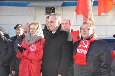 Коммунисты отправили 52-й гуманитарный конвой в Новороссию