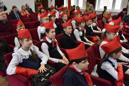 «Мы должны сплотить все патриотические силы и восстать против этого безумия». Г.А. Зюганов обратился к Всероссийскому женскому форуму с просьбой поддержать КПРФ на предстоящих выборах