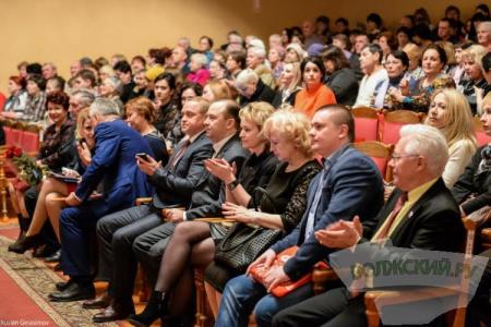  Дворец культуры "Волгоградгидрострой" в городе Волжском был отмечен наградой ЦК КПРФ "70 лет Великой Победы"