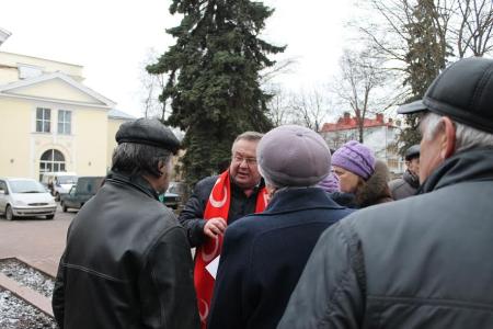 Псковская область. Великолукский ГК КПРФ провел митинг «Женщины России за социальные гарантии в стране»