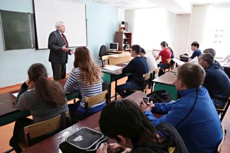 Первый секретарь Якутского рескома КПРФ Виктор Губарев провел встречи с жителями Алданского района