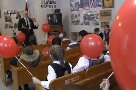 В Уфе в канун 63-й годовщины со дня смерти И.В. Сталина школьников пригласили в сталинский музей