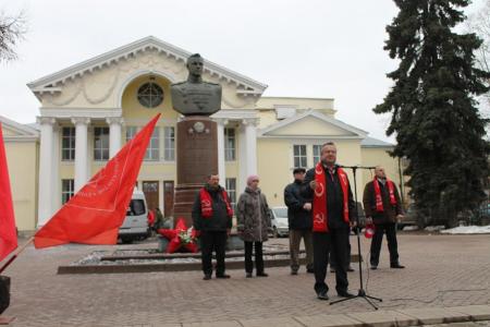 Псковская область. Великолукский ГК КПРФ провел митинг «Женщины России за социальные гарантии в стране»