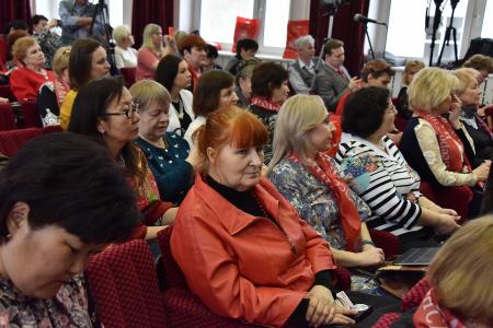«Мы должны сплотить все патриотические силы и восстать против этого безумия». Г.А. Зюганов обратился к Всероссийскому женскому форуму с просьбой поддержать КПРФ на предстоящих выборах