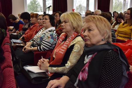 «Мы должны сплотить все патриотические силы и восстать против этого безумия». Г.А. Зюганов обратился к Всероссийскому женскому форуму с просьбой поддержать КПРФ на предстоящих выборах