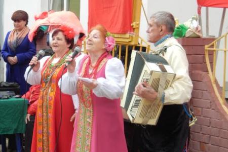 Севастопольские коммунисты отметили в Балаклаве масленицу