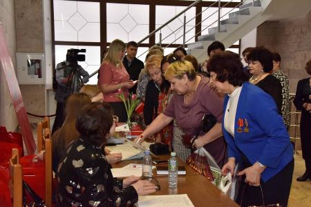 «Мы должны сплотить все патриотические силы и восстать против этого безумия». Г.А. Зюганов обратился к Всероссийскому женскому форуму с просьбой поддержать КПРФ на предстоящих выборах