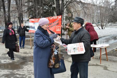 Барнаульские коммунисты провели акцию, приуроченную к годовщине референдума за сохранение СССР