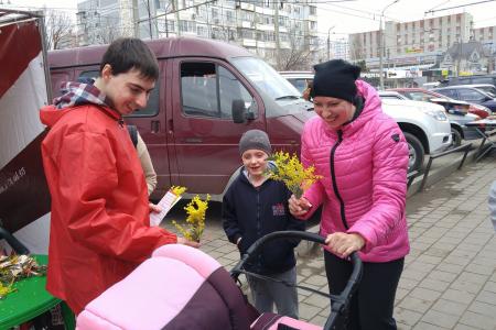 Депутаты-коммунисты поздравили прекрасную половину Краснодара с наступающим женским днем