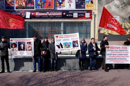 Хабаровский край. В женский день - с плакатами и листовками
